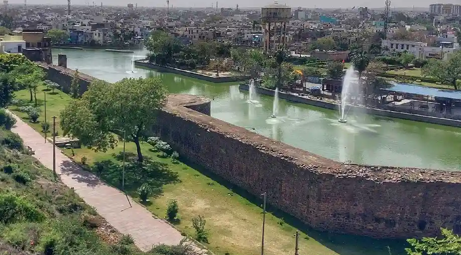 1758869228 68d636ec19706